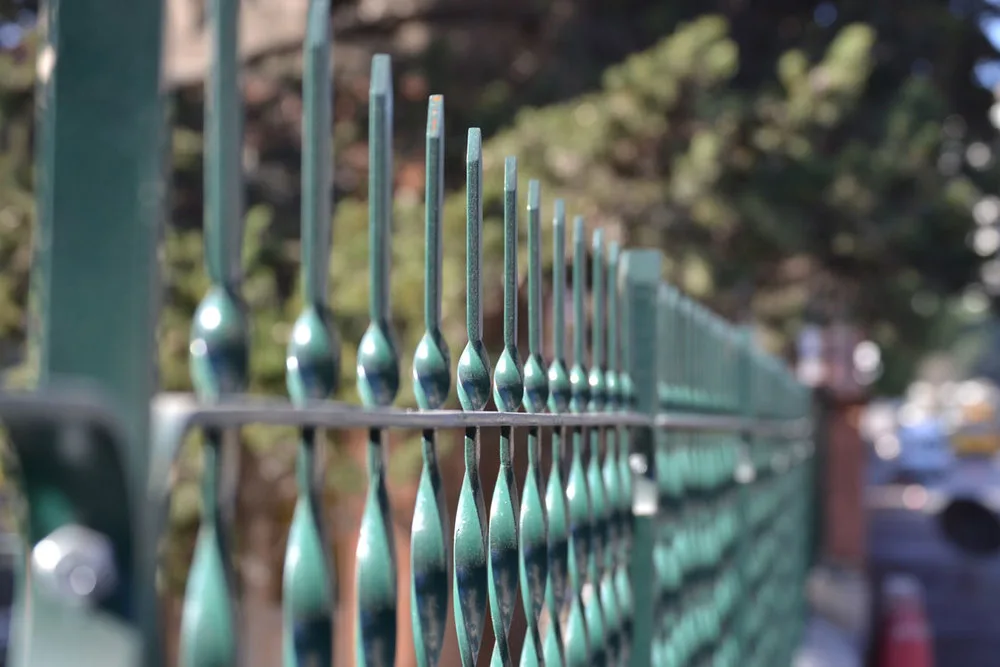 Grille à pointes