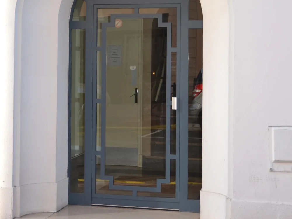 Porte d'entrée métallique de type à l'ancienne